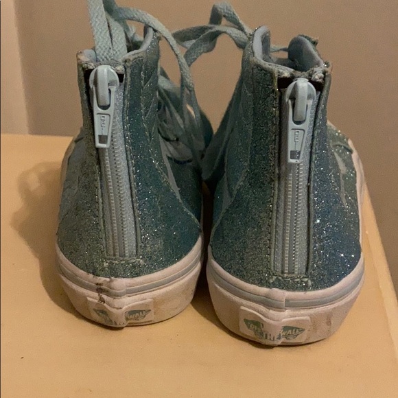 Vans - Picture 3 of 4